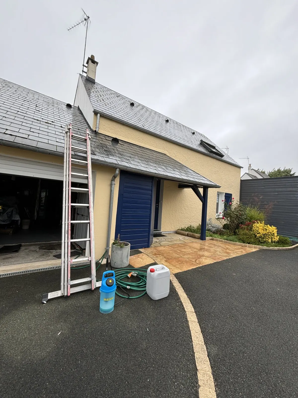 Nettoyage d'une toiture aux Ponts-de-Cé
