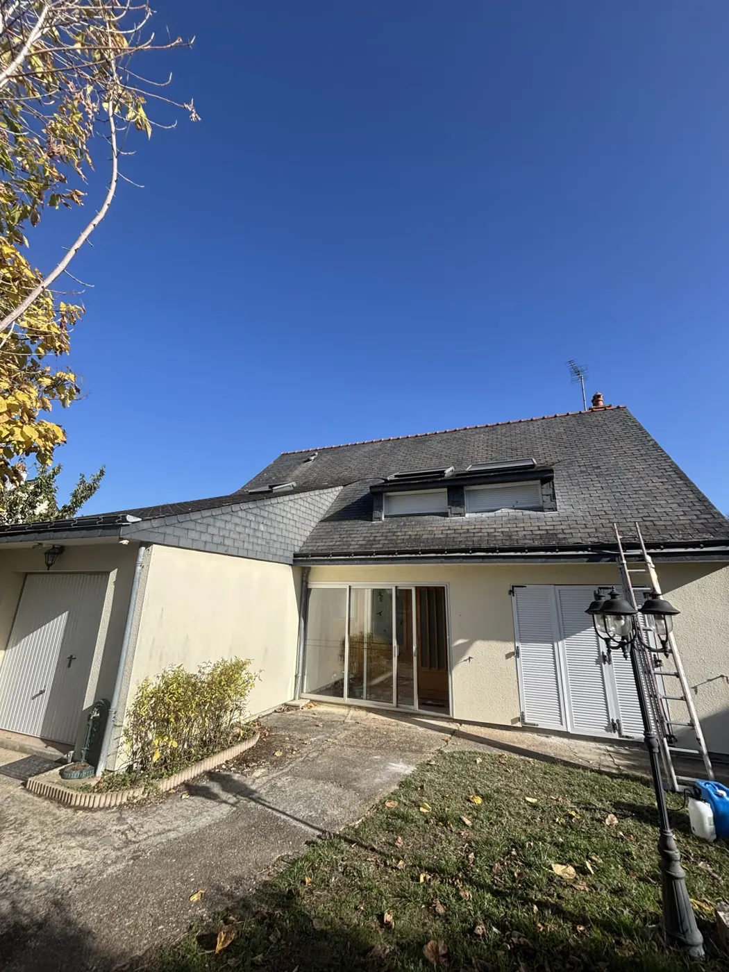 Traitement hydrofuge incolore toiture et nettoyage façade, Mûrs-Erigné, octobre 2025