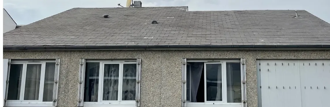 Toiture en ardoise à Angers après son nettoyage par Protech Toiture